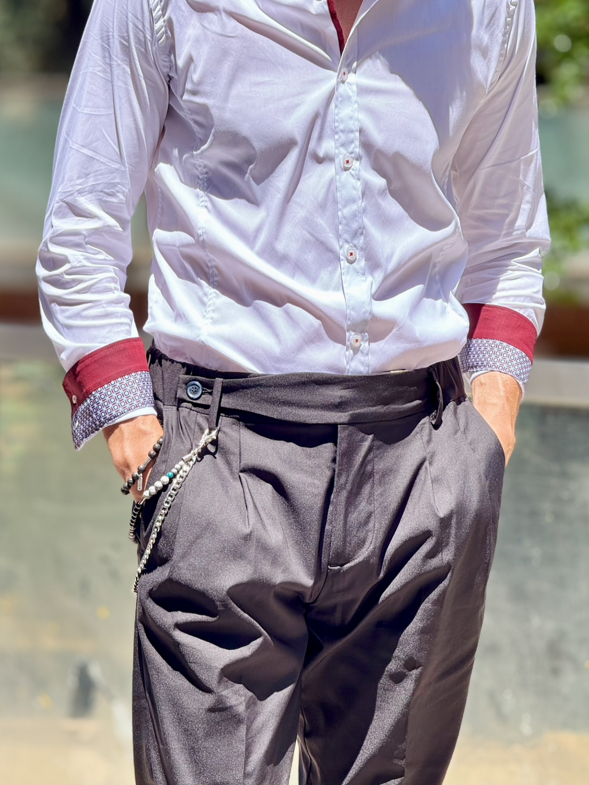 Camisa branca Cansano punho detalhes em vermelho