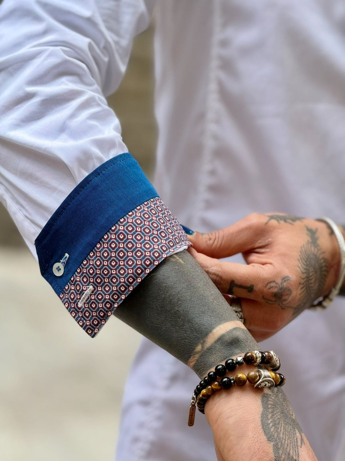 Camisa Branca Cansano punho detalhes em azul