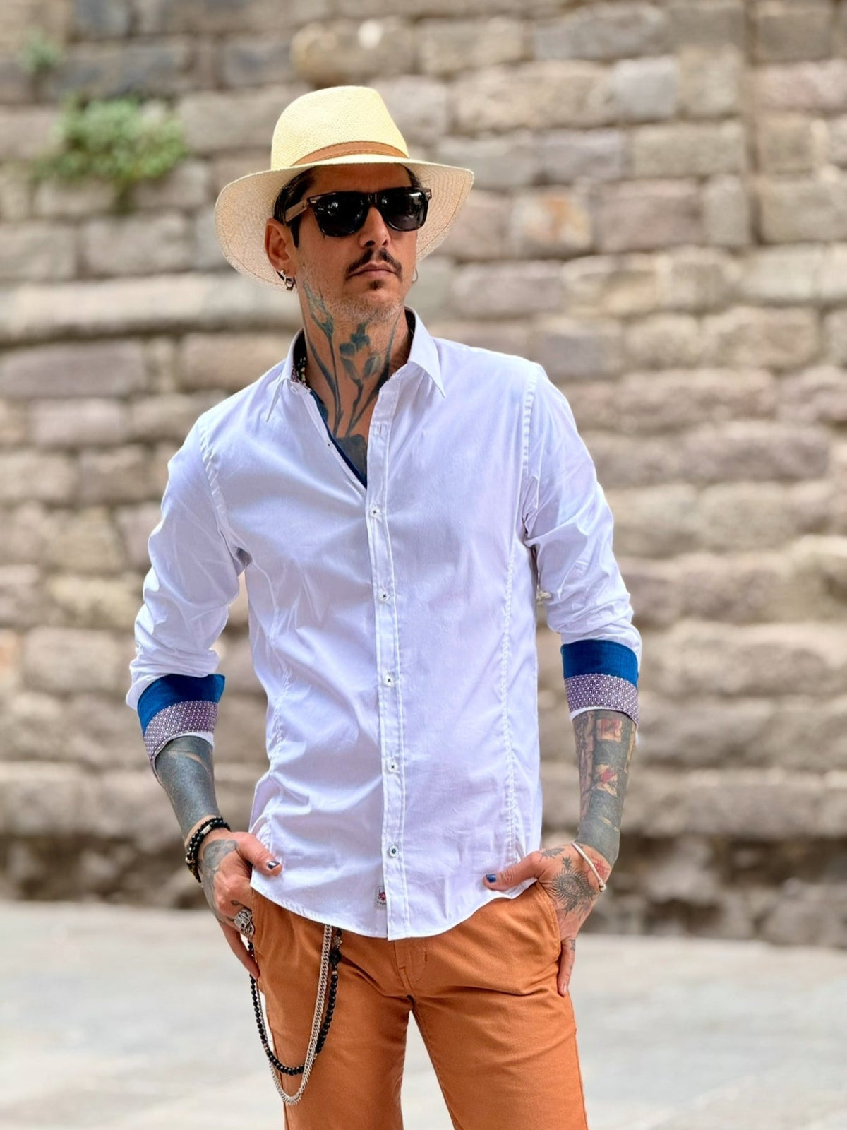 Camisa Branca Cansano punho detalhes em azul