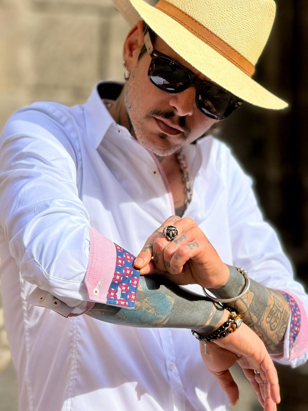 Camisa branca Cerchio, punho com detalhes em castanho