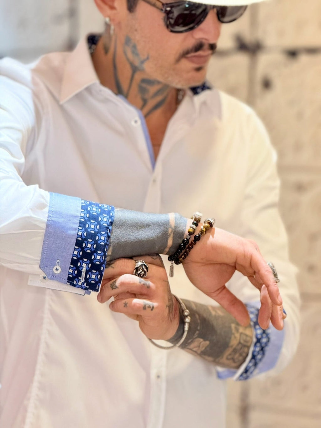 Camisa branca Cerchio com punho e detalhes em azul