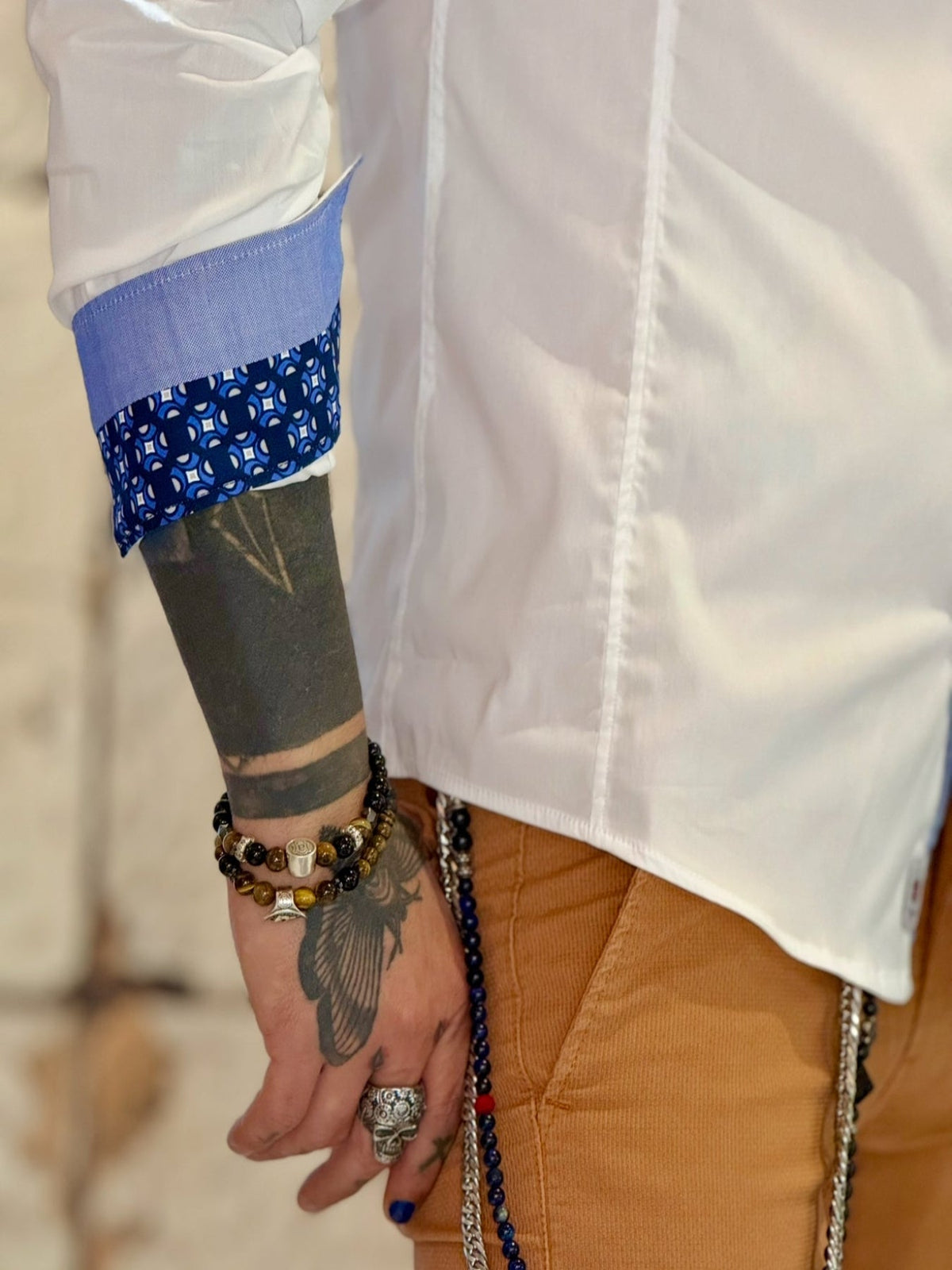 Camisa branca Cerchio com punho e detalhes em azul