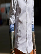 Camisa branca Cerchio com punho e detalhes em azul