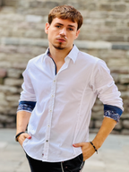 Camisa Branca Marsicana com detalhes no punho em azul