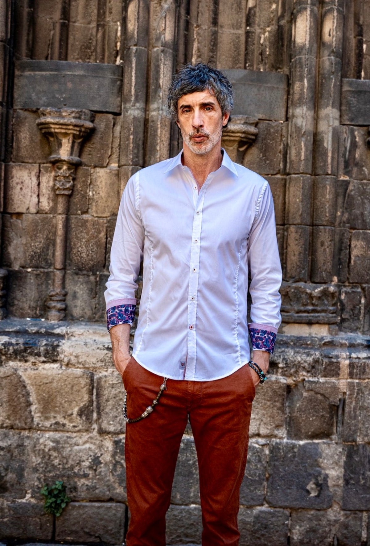 Camisa Branca Roveto Punho Vermelho